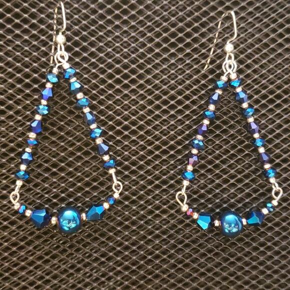 Metallic blue faceted beaded earrings - Picture 1 of 7